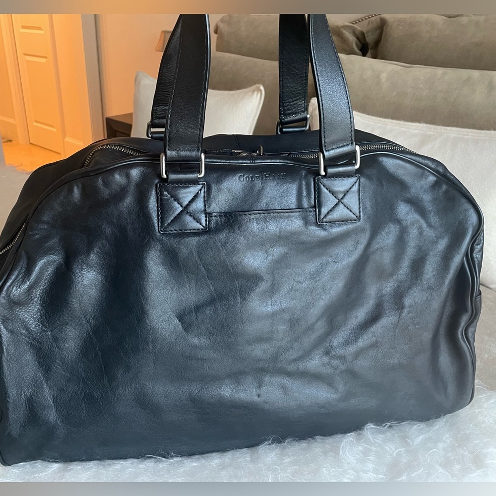 ❌SOLD❌ Cole Haan Black Leather Duffle Bag
New. Never used with Shoulder Strap - Picture 2 of 6